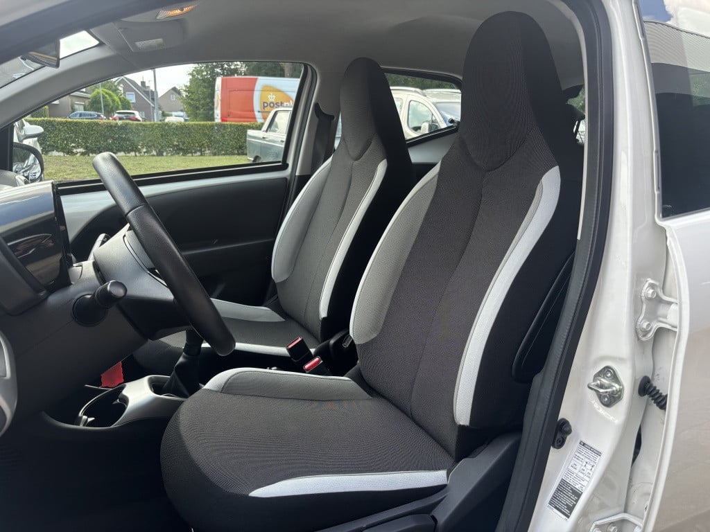 Toyota Aygo 1.0 vvt-i x-play // 1e eigenaar // 16.000km! //