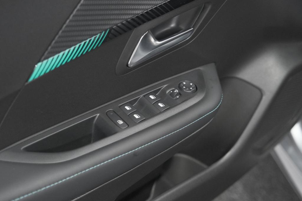 Peugeot 208 puretech 100 allure pack | camera | apple carplay | parkeersens