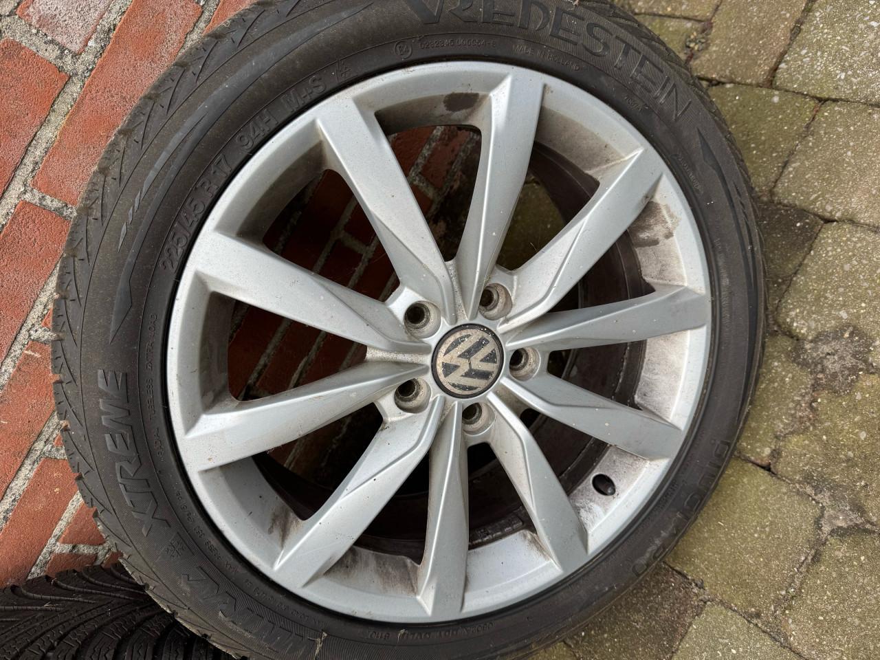 Originele VW velgen met winterbanden