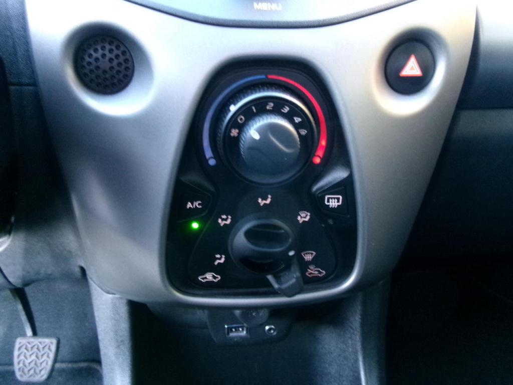 Peugeot 108 1.0 vti 5-drs, airco, bluetooth, 67000km. btw