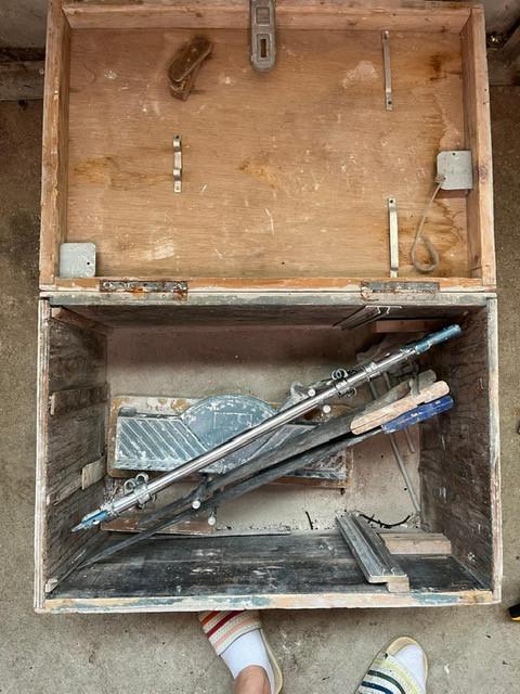 Verstekzaag in doos gebruikt voor gips