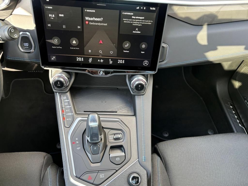 Lynk & Co 01 1.5td 261pk phev 7dcth panodak| nl-auto| navi|carplay|360 came
