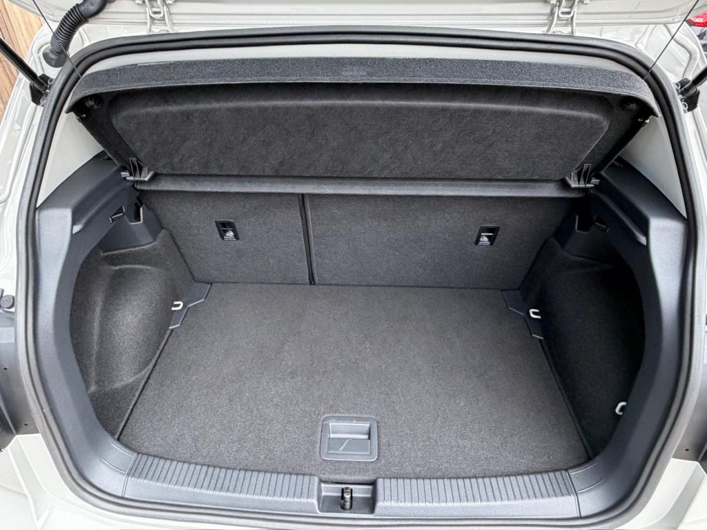 Volkswagen T-cross 1.5 tsi 150pk dsg | navigatie | camera | carplay | incl.