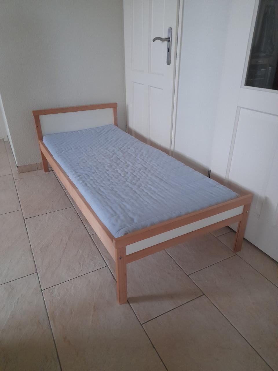 Peuter bed met matras  70 x 160 (in goede nette staat )