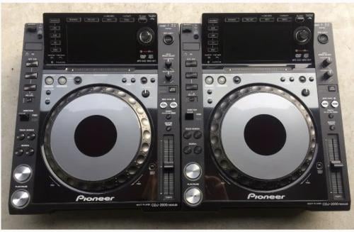 2 Pioneer CDJ 2000 Nexus 1 samen voor 1845 euro