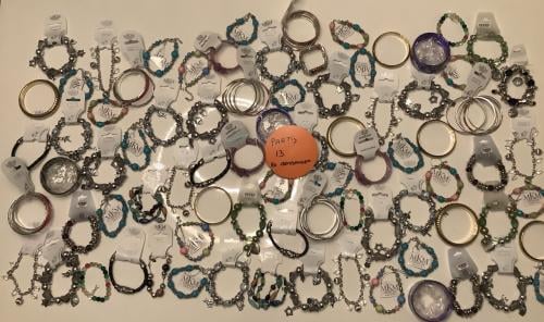Partij mooie armbanden. ( partij 13)