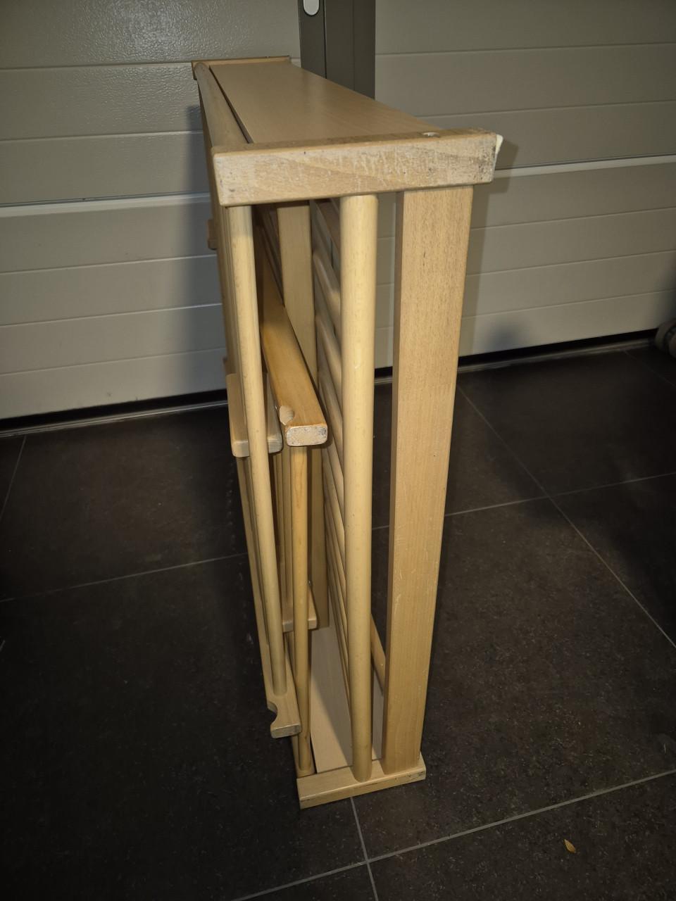 Kinderbox met verstelbare bodem.