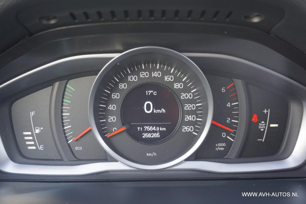 Volvo V60 1.6 d2 r-design