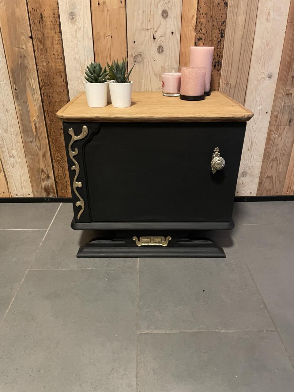 Uniek nacht/bijzetKastje