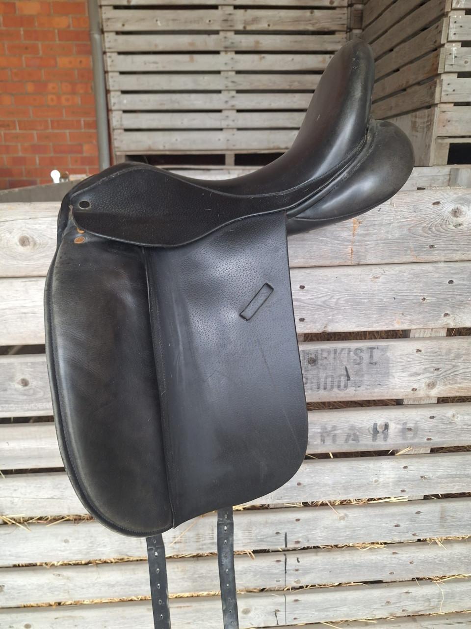 Dressuurzadel 18 inch