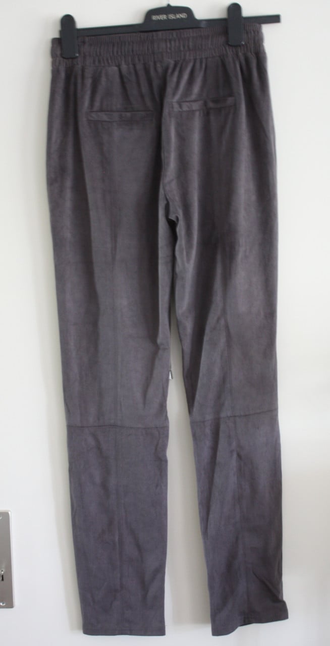 Nieuwe grijze suedelook broek met elastische tailleband maat s