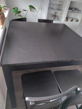 Bartafel en 4 stoelen