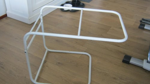 TE KOOP BEDBEUGEL VERSTELBAAR VOOR DEKBED OF DEKEN 10 EURO