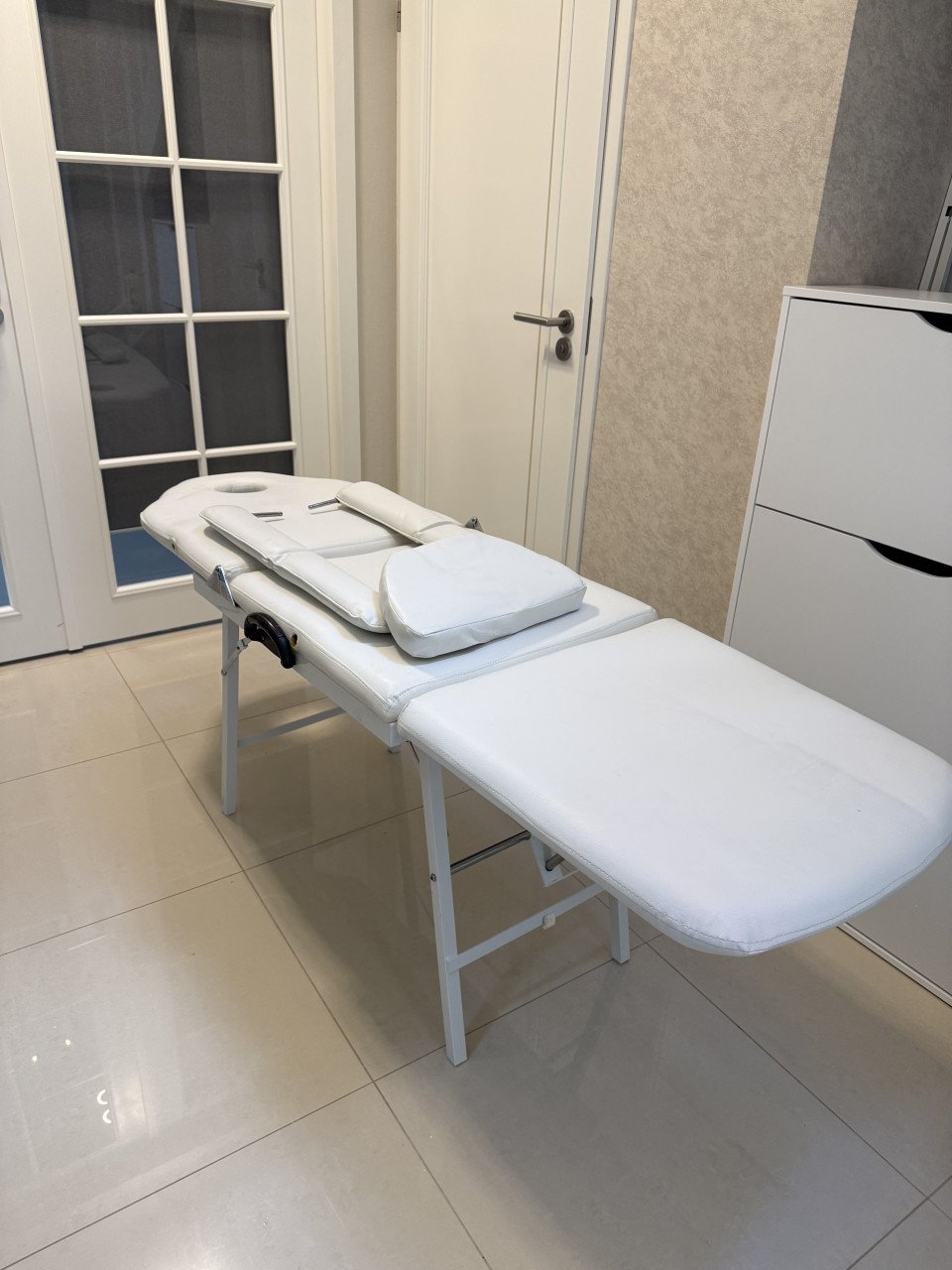 Draagbare en opvouwbare behandeltafel