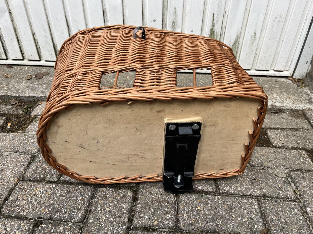 Hondenfietsmand met korf