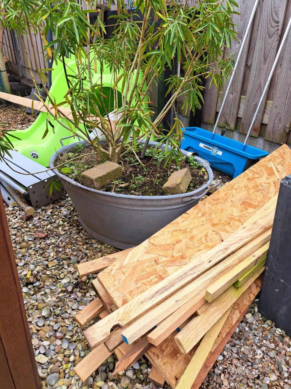 Zinken emmers voor in de tuin
