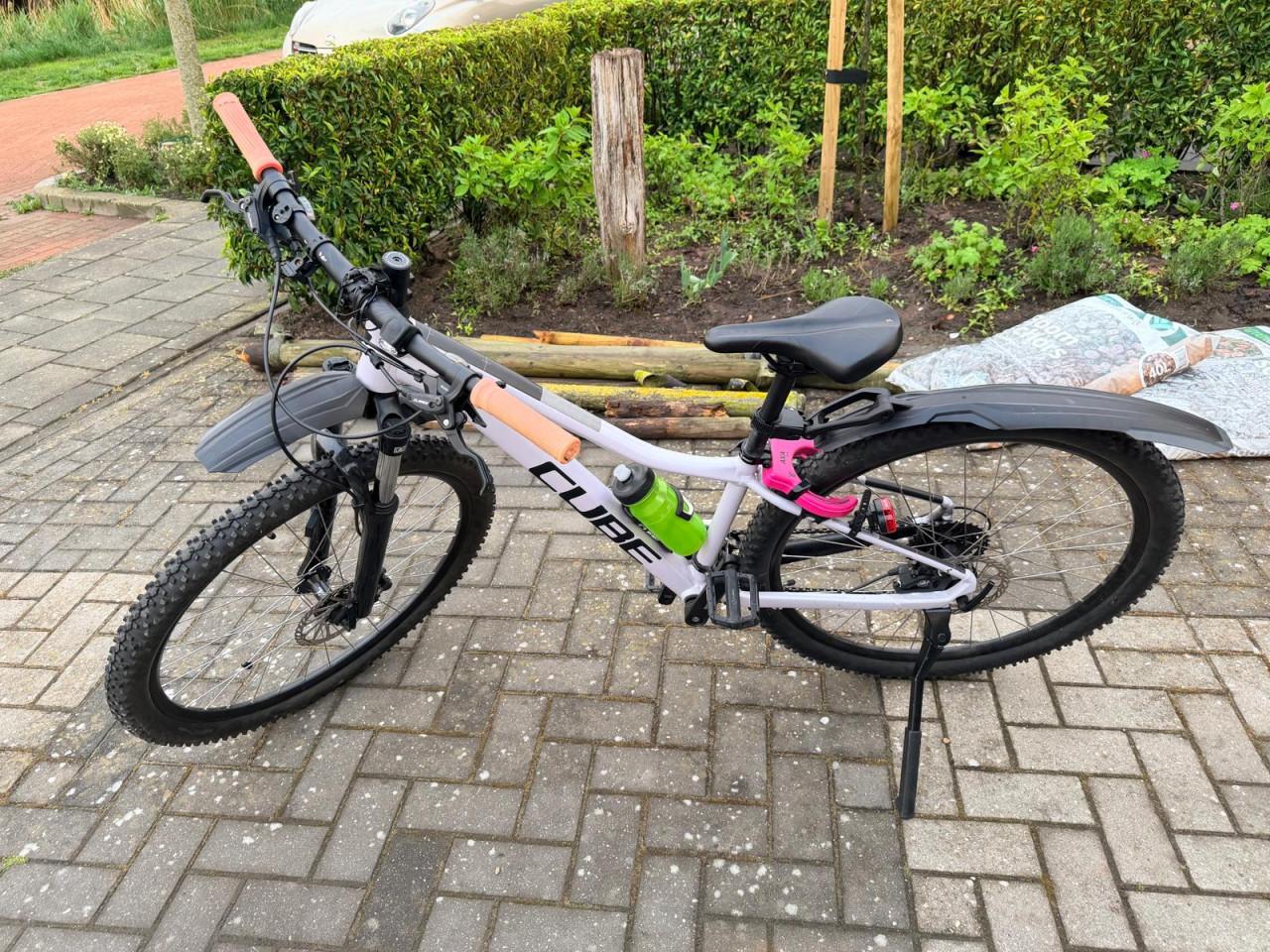 Kinder Cube Acid 240 mountainbike 24 inch