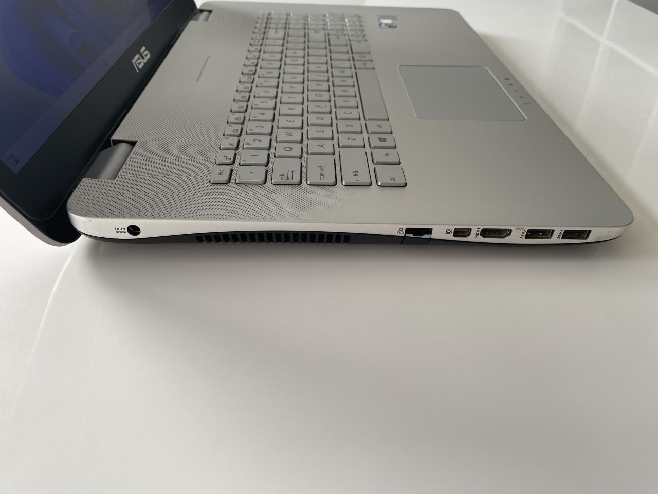 Asus 17.3 inch - Game laptop Windows 11 i7 SSD Office Illustator Muis