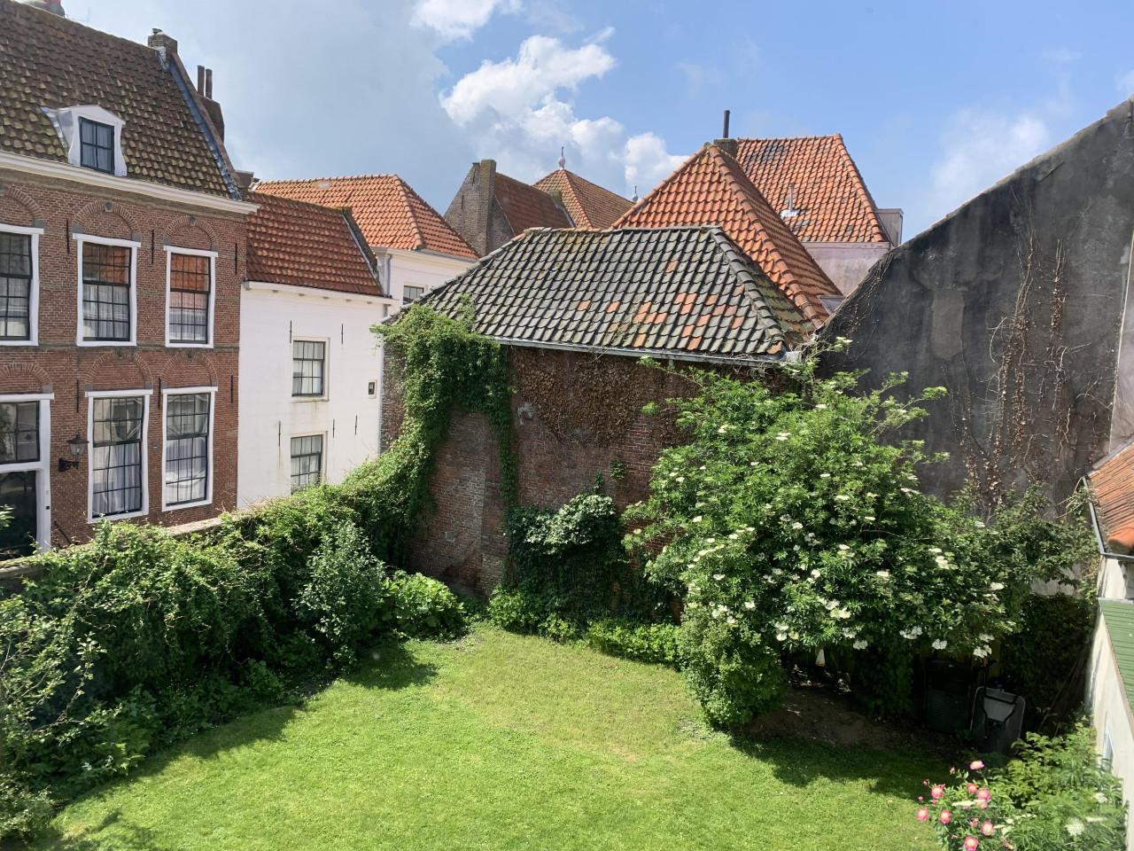 Vlissingen: Gemeubileerd appartement met toegang tot de gezamenlijke tuin