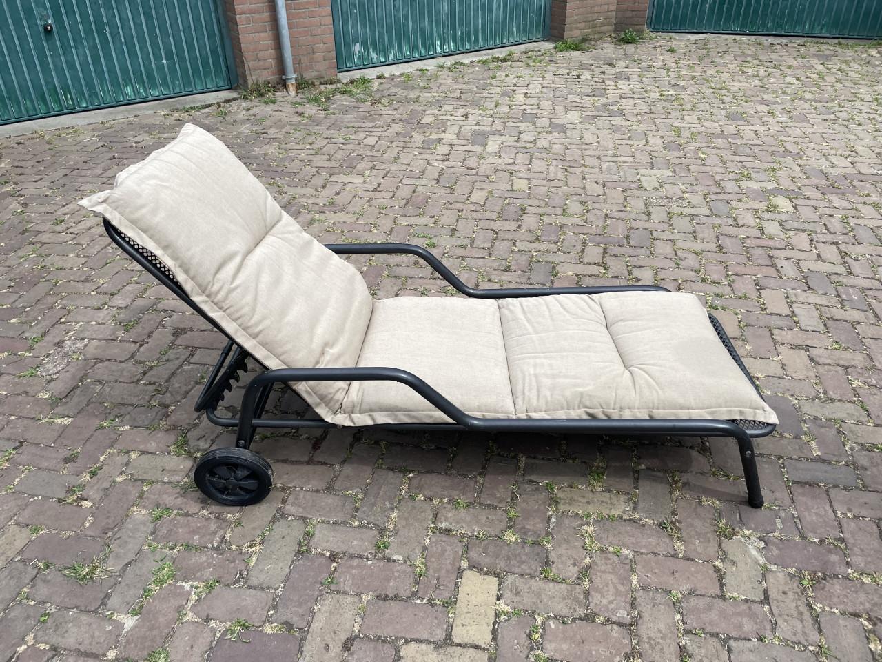 Ligbed/Zonnebed met kussen