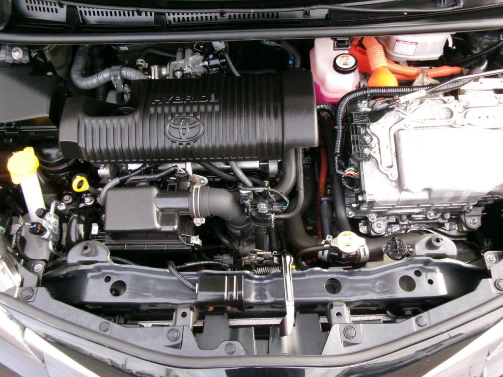 Toyota Yaris 1.5 hybrid clima, camera, multimedia, bluet.