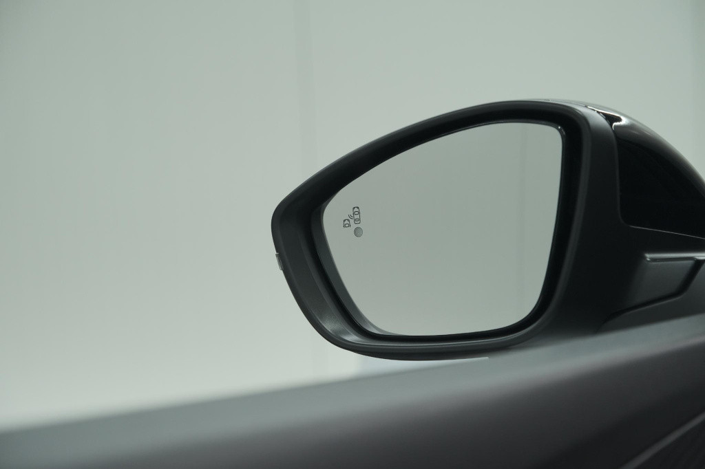 Peugeot 2008 puretech 100 allure | 360 camera | dodehoekdetectie | navigati