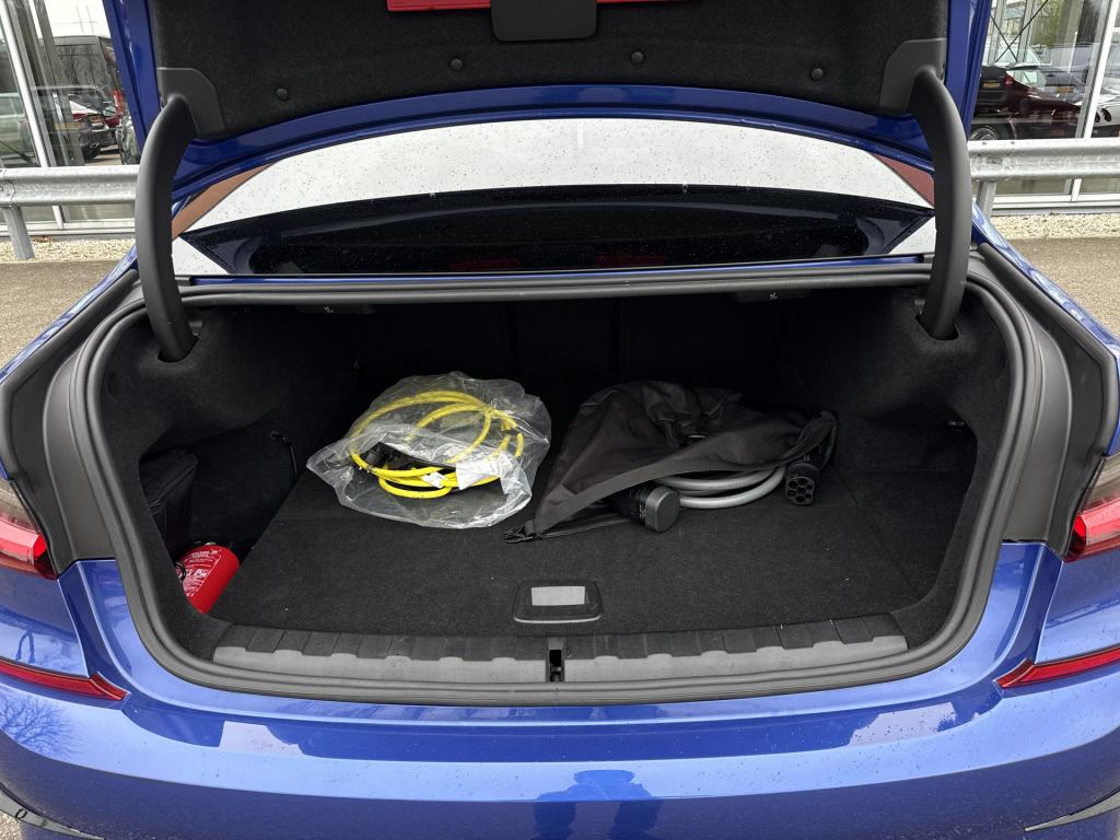 BMW 3-serie 320e m sport business edition plus | m performance | btw | memo