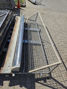Voederhekken met voergoot en hooiruif