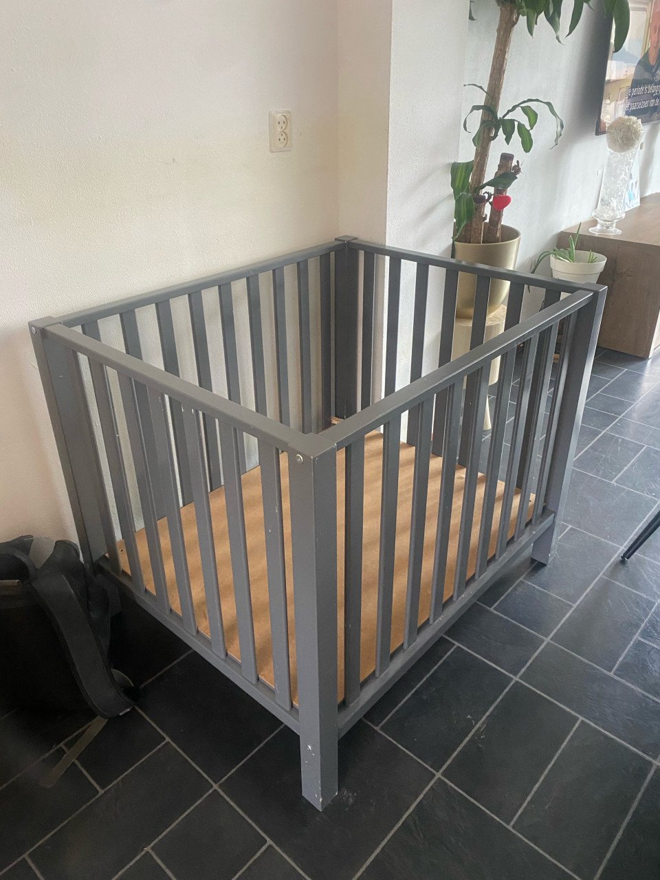 Grijze baby box