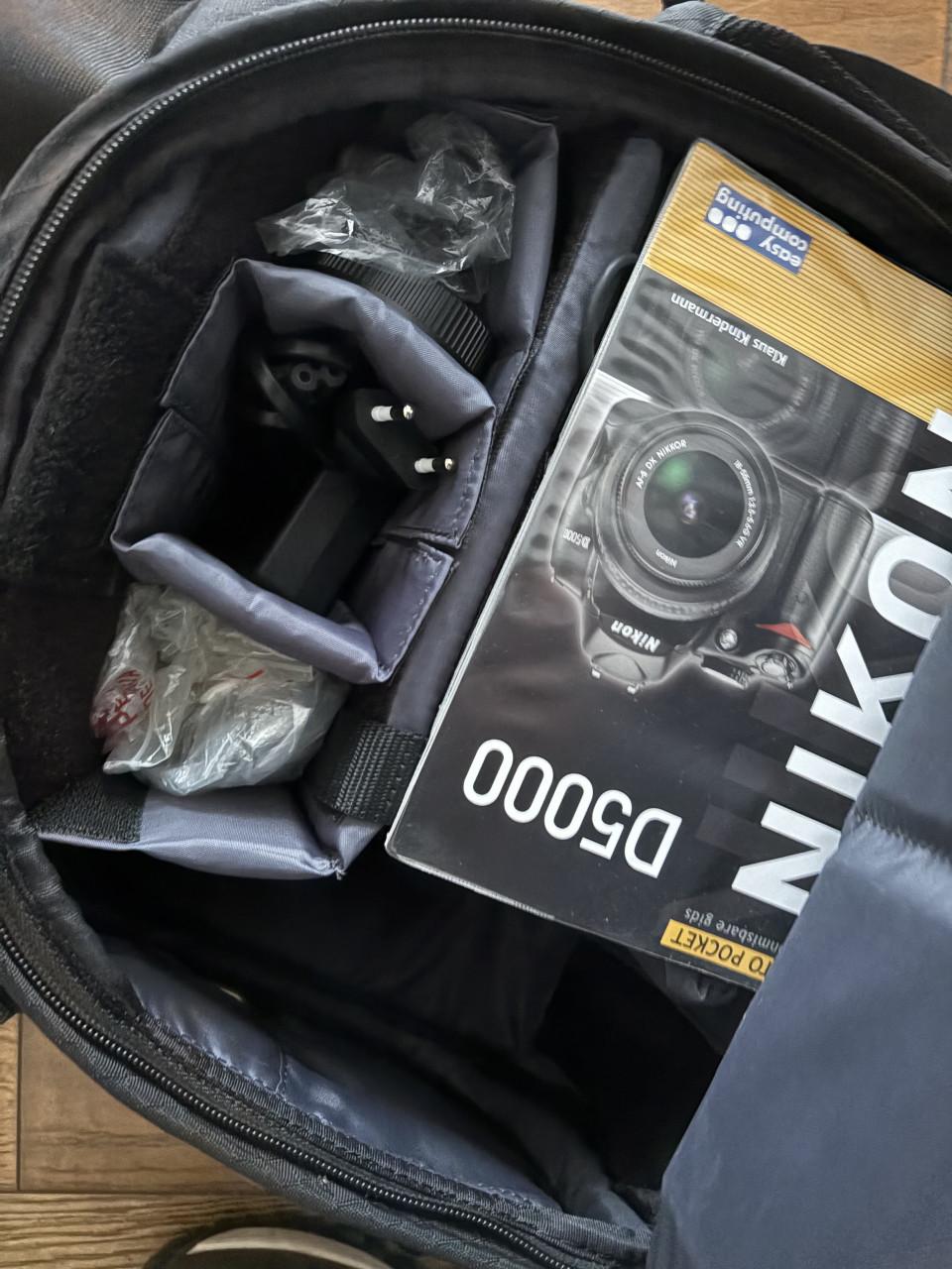 Foto camera nikon 5000 en tas