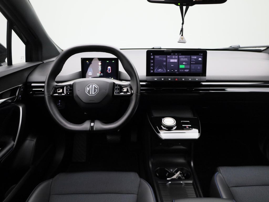 MG Mg4 64 kwh luxury | stoelverwarming | stuurverwarming | 360 camera | 435