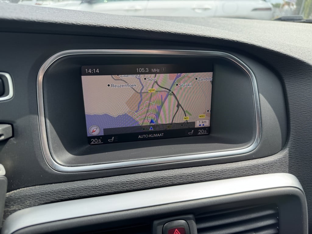 Volvo V40 2.0 t4 business sport r-design 190pk | navigatie | trekhaak afnb