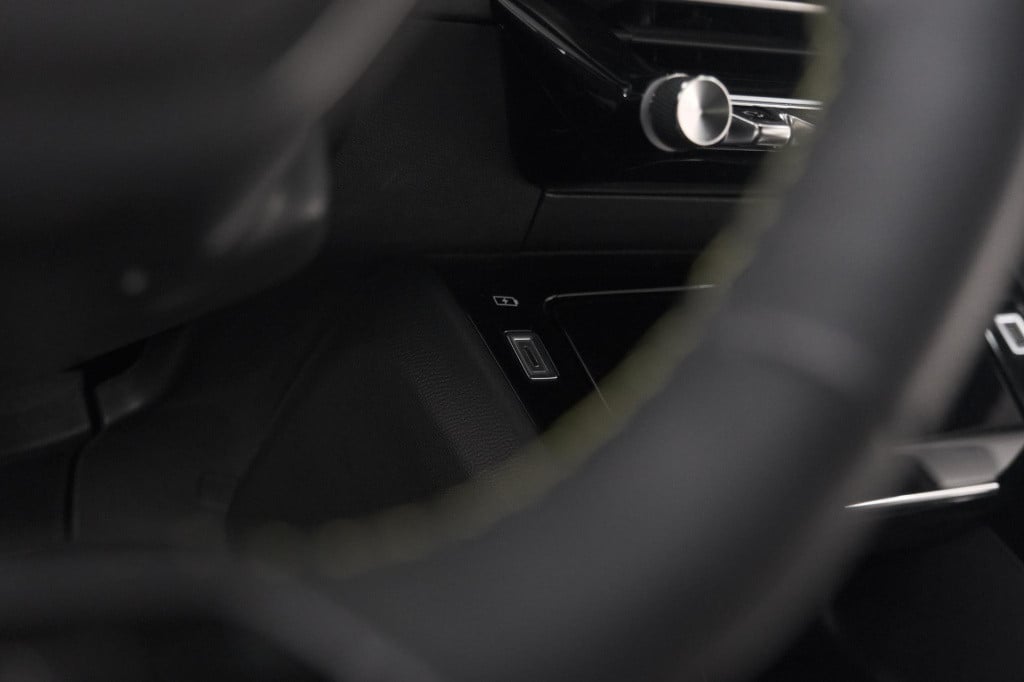 Peugeot 208 puretech 100 gt dark edition | camera | navigatie | apple carpl