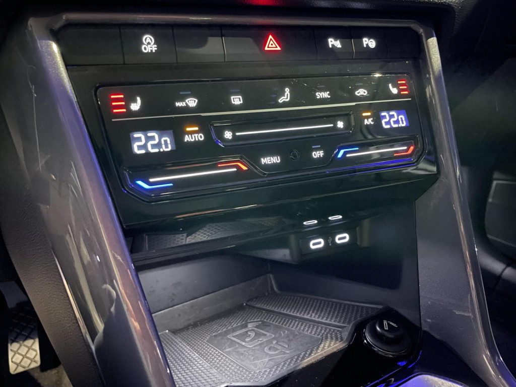 Volkswagen T-roc 1.5 tsi style *led*virtual*dab+*pdc v&a*trekhaak*navi*appc