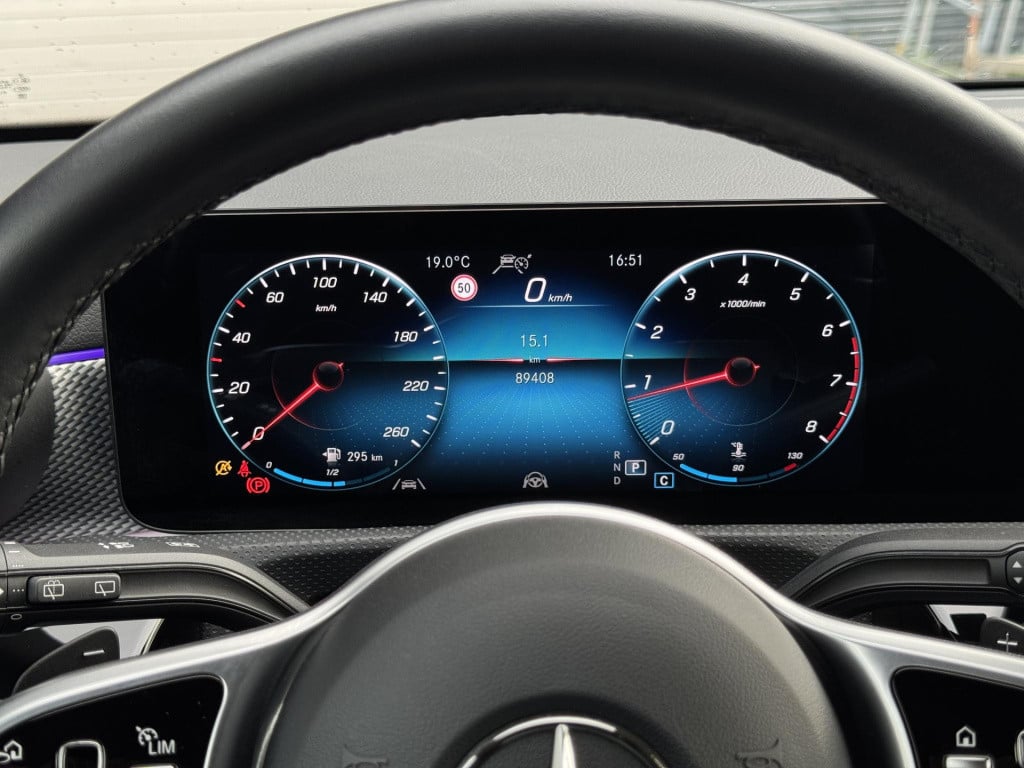 Mercedes-Benz Cla shooting brake 200 business solution luxury nl-auto, adap