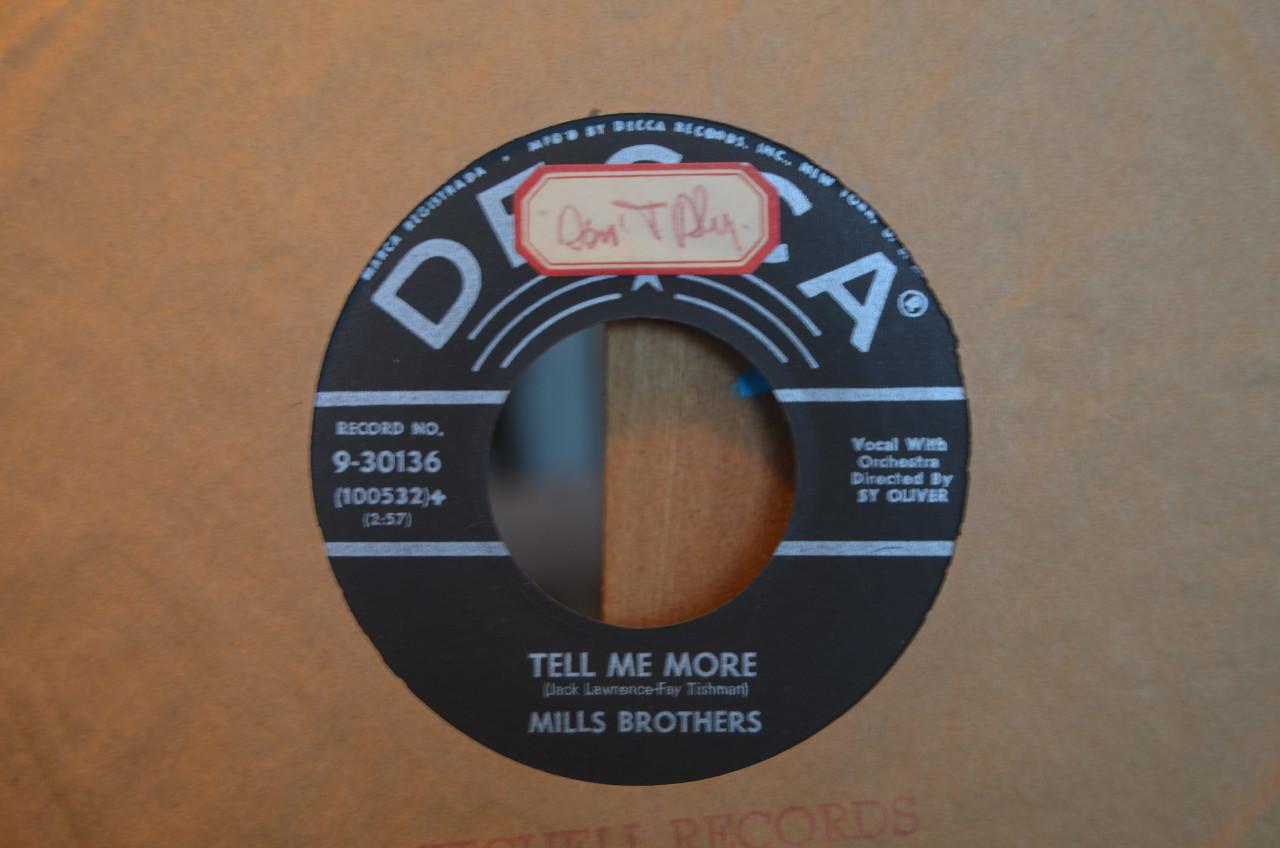 Diverse singles 'The Mills Brothers' (3)