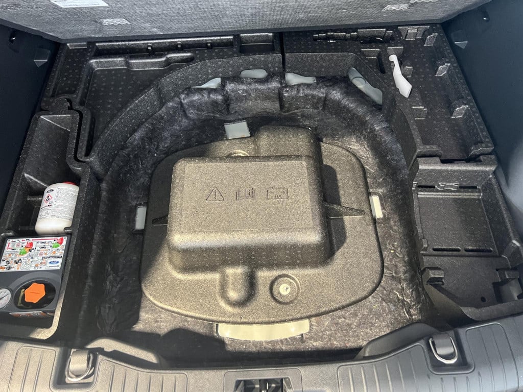 Ford Kuga 2.5 phev active slechts 322km!