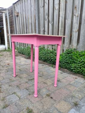 Tafeltje- te gebruiken als knutseltafel of bureautje