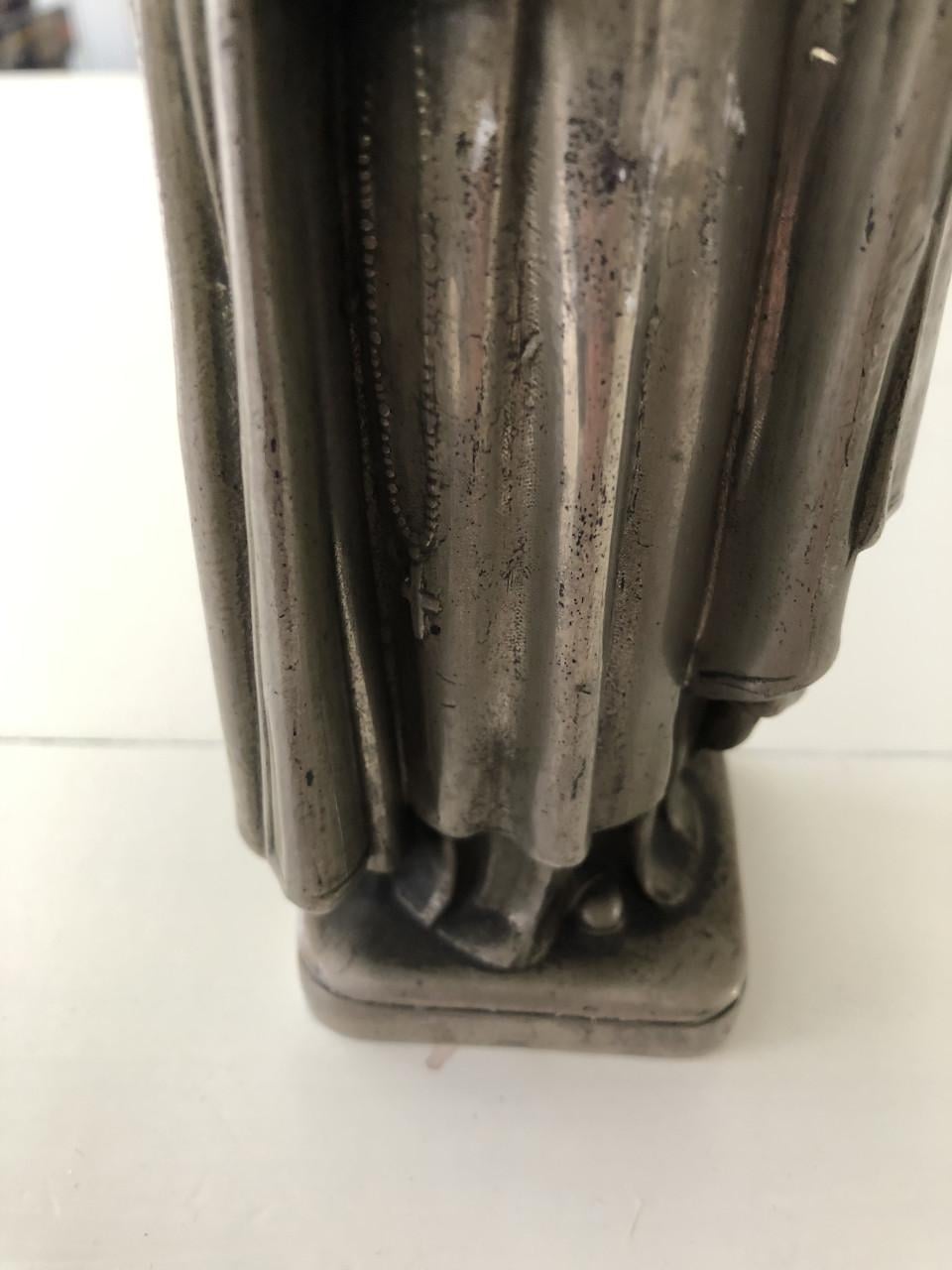 Mooi brocante heilig Theresia van Lisieux metalen beeldje.