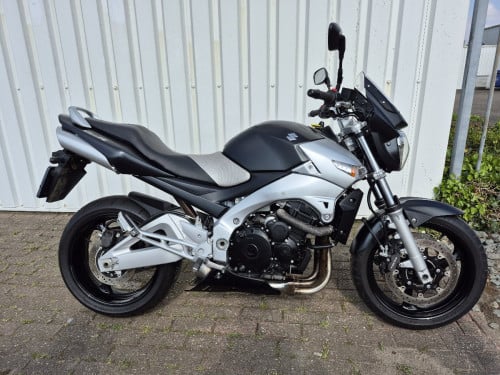 Suzuki GSR600 uit 2008