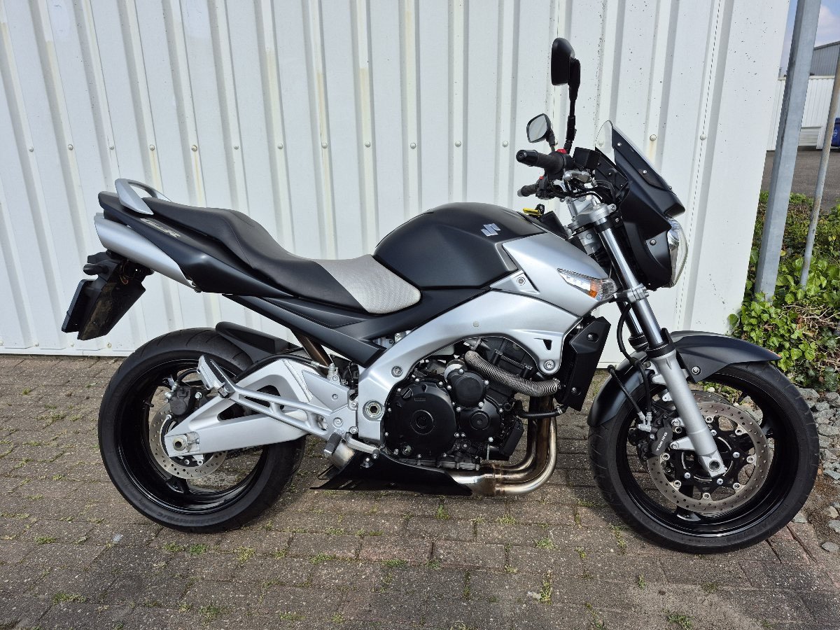Suzuki GSR600 uit 2008