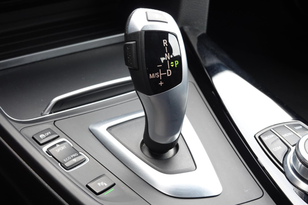 BMW 3-serie 320i executive