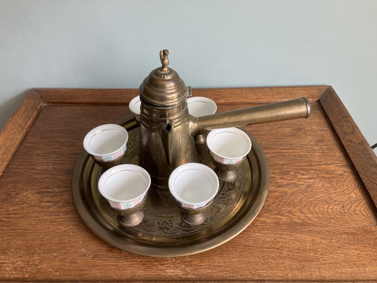 Mooie, bijzondere, vintage arabische koffieset uit Nazareth