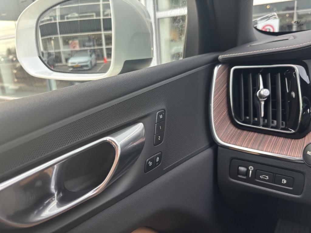 Volvo XC60 t6 398pk recharge bright inscription| luchtvering| adap.cruise|