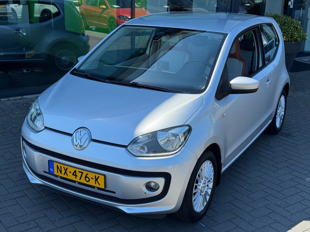 Volkswagen UP! 1.0 high up! * stoelverwarming * navi * lm velgen