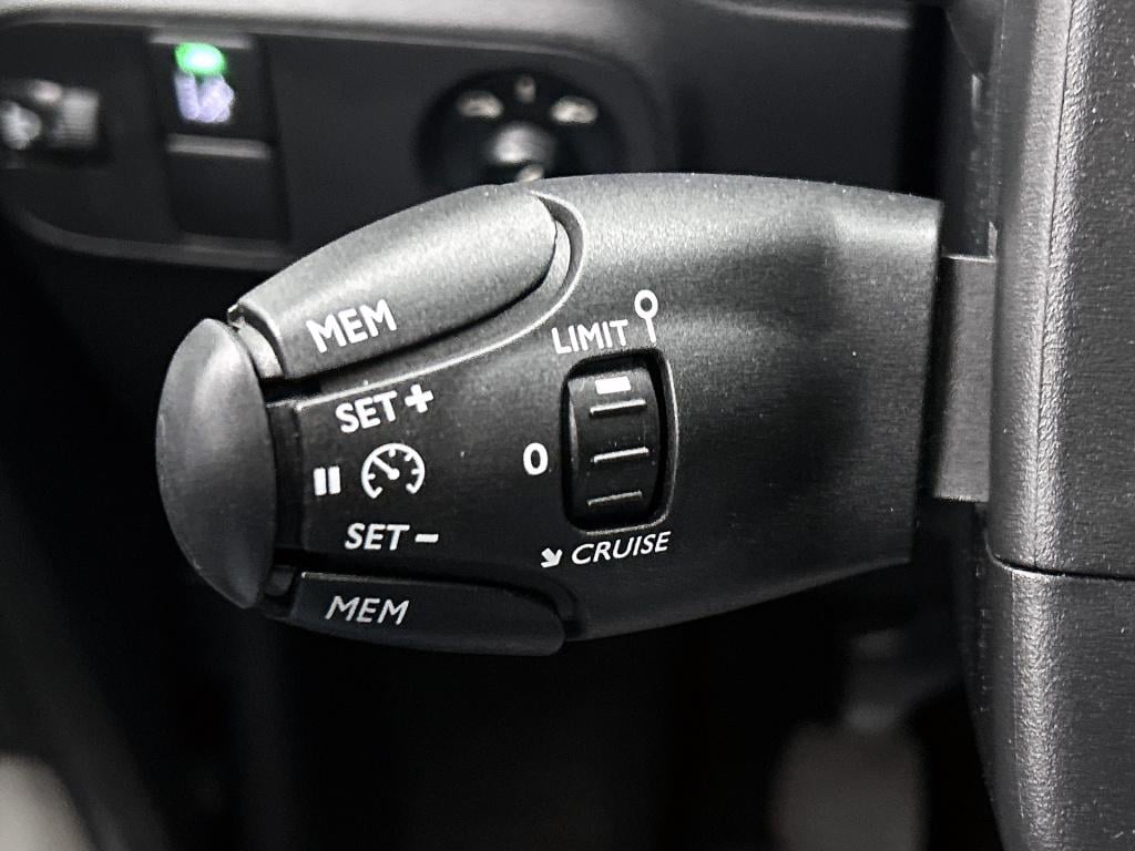 Citroen C3 82 pk shine | rijklaar | trekhaak | camera | 17" lmv |
