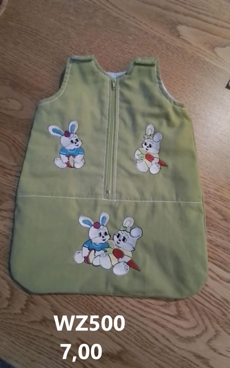 Poppenkleertjes baby born. Slaapzak. Opbrengst KiKa.