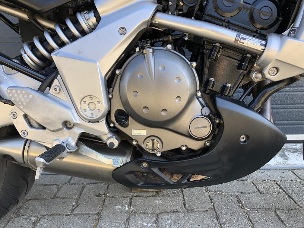 Keurige middenklasse Versys 650 '07 met 45dkm, veel Givi extra's €3250,-
