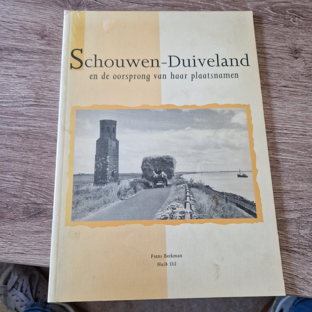 Verzameling boeken over schouwen-duiveland en Zeeland