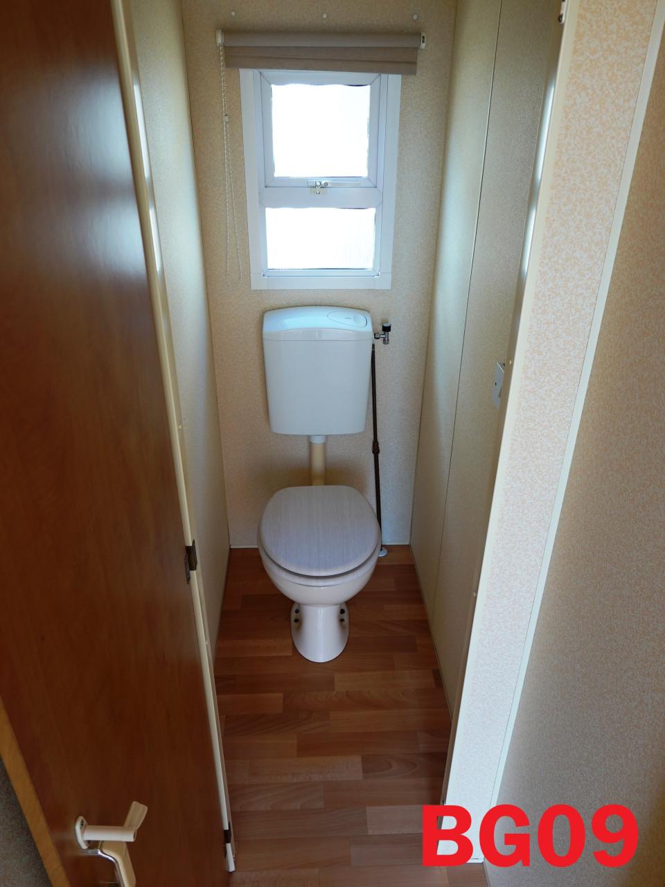 Gezellig ingerichte stacaravan met 2 slaapkamers en apart toilet te koop
